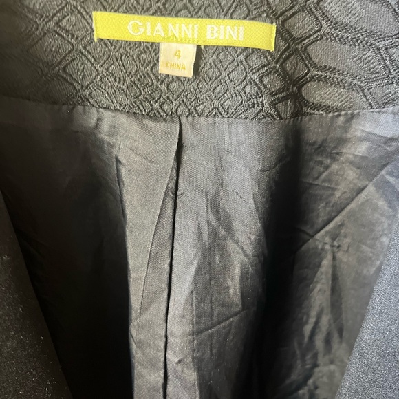 Gianni Bini Black leopard print tuxedo blazer for women. Size 4. - Picture 2 of 10